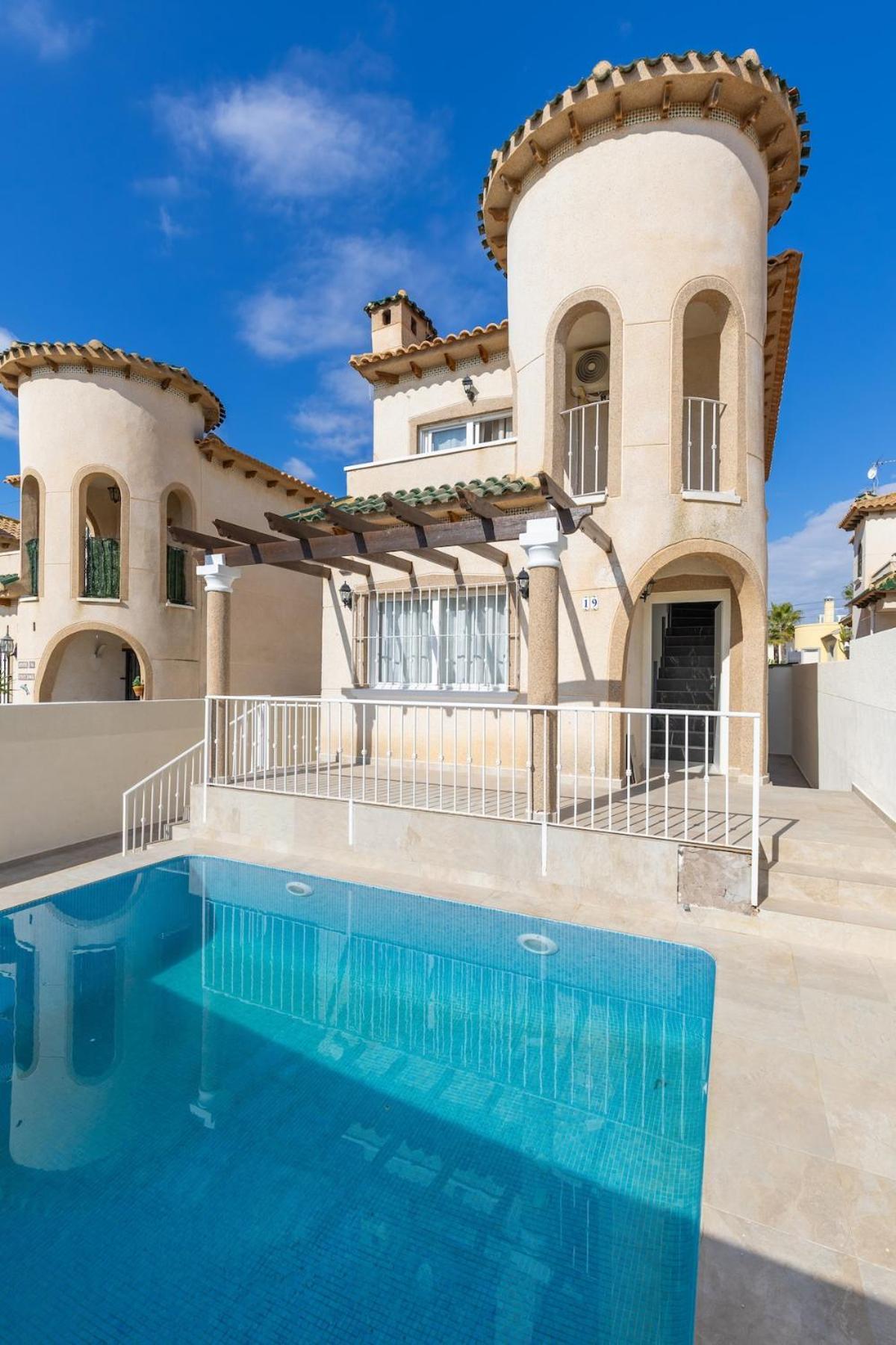 Luxury With Private Pool Villa *